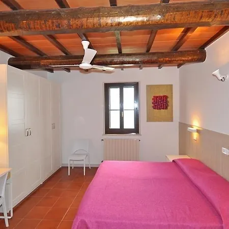 Casale Mitzi *